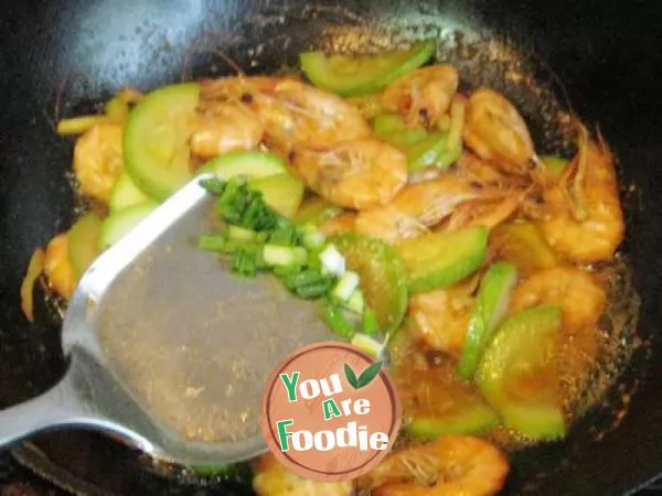Fried shrimp with zucchini