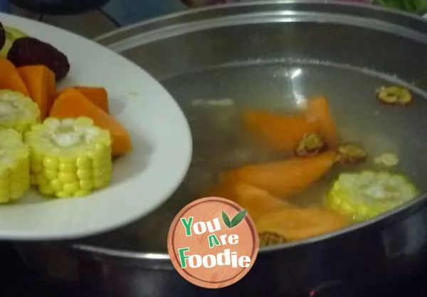 [health soup pot] carrot, corn and ribs soup