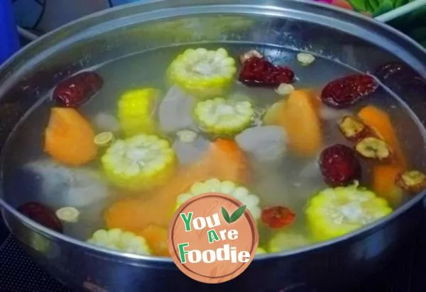 [health soup pot] carrot, corn and ribs soup