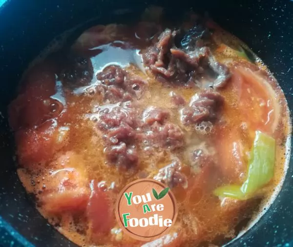 Tomato beef sour soup