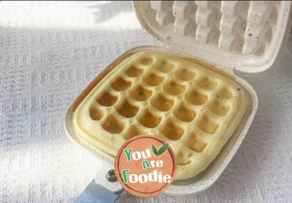 Crisp, soft and zero failure | black sesame milk waffle