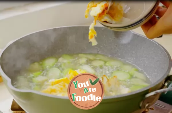 Loofah fried egg soup