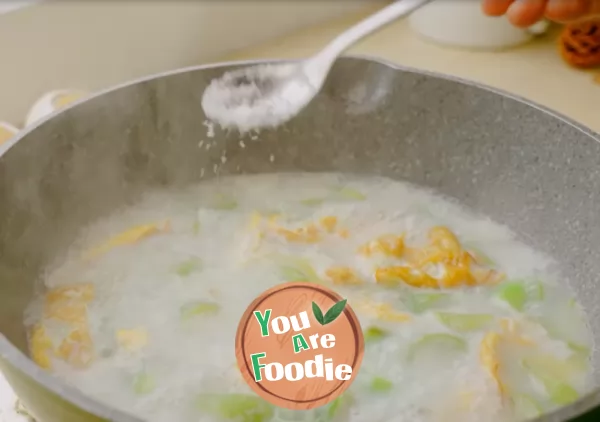Loofah fried egg soup