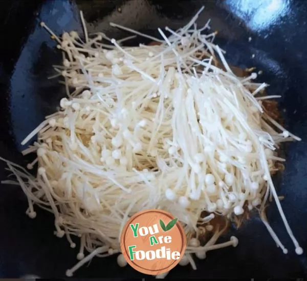 Stir fried Flammulina velutipes