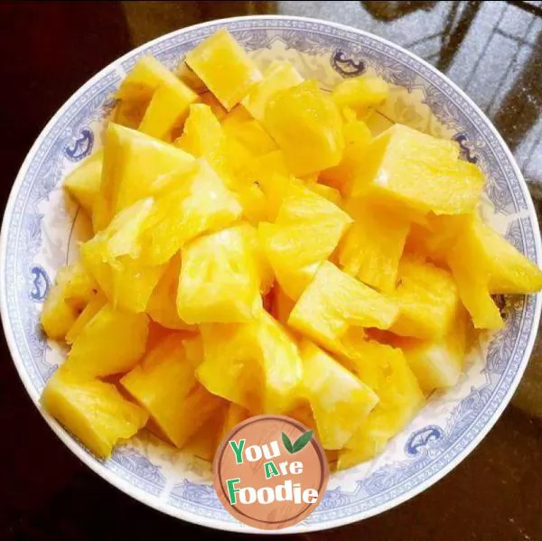 Braised pork with pineapple