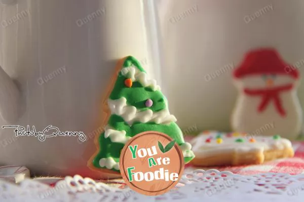 [Christmas tree frosted biscuits]