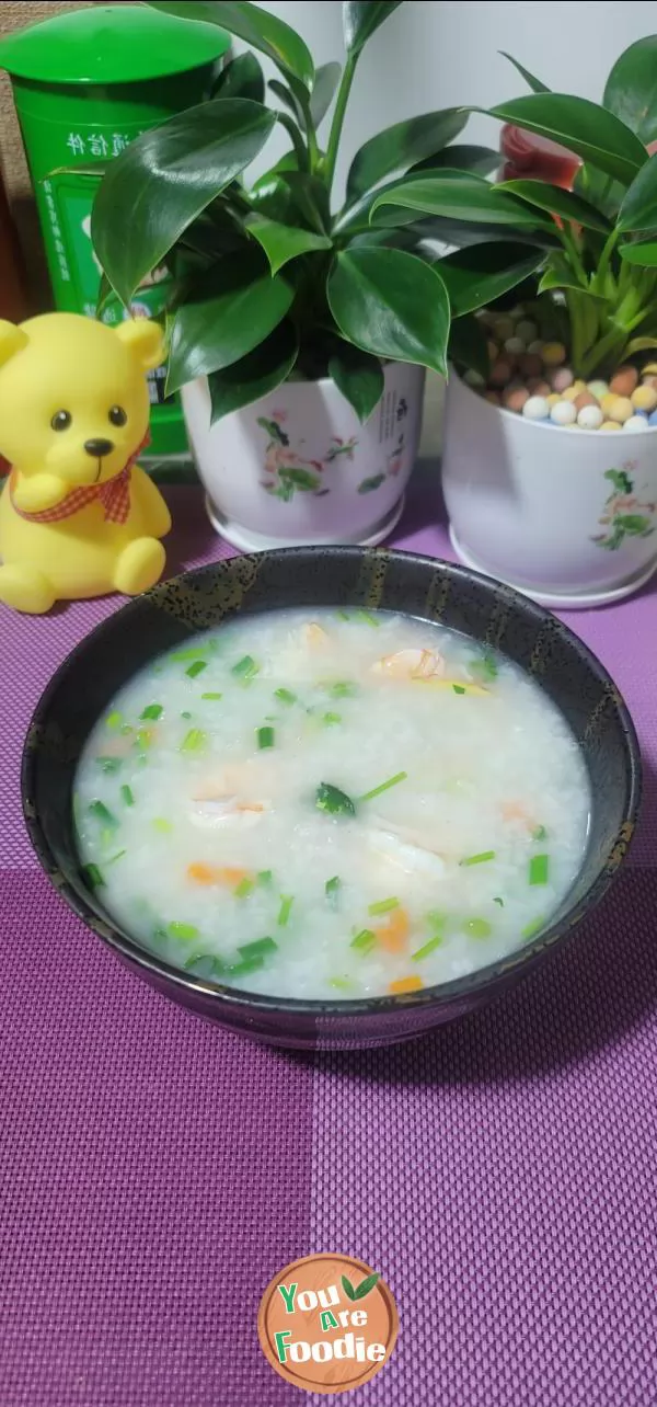 Congee with peas, carrots and shrimps