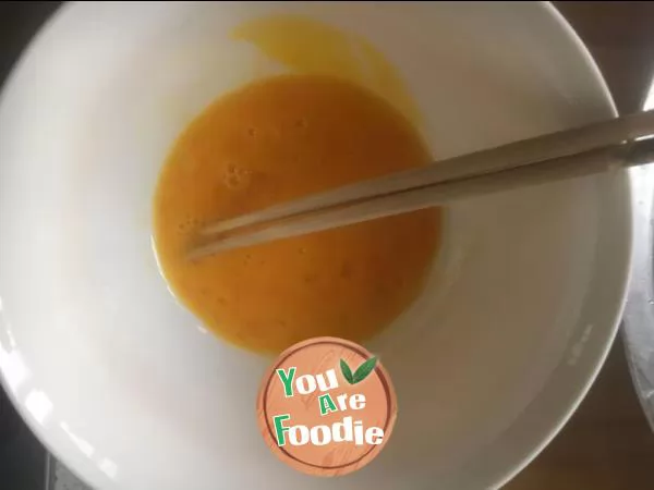 Poached egg crucian carp soup