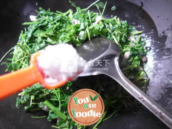 Fried grass seeds with streaky pork
