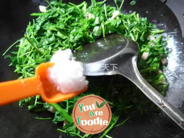 Fried grass seeds with streaky pork
