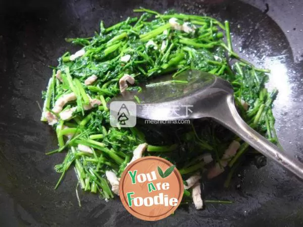 Fried grass seeds with streaky pork