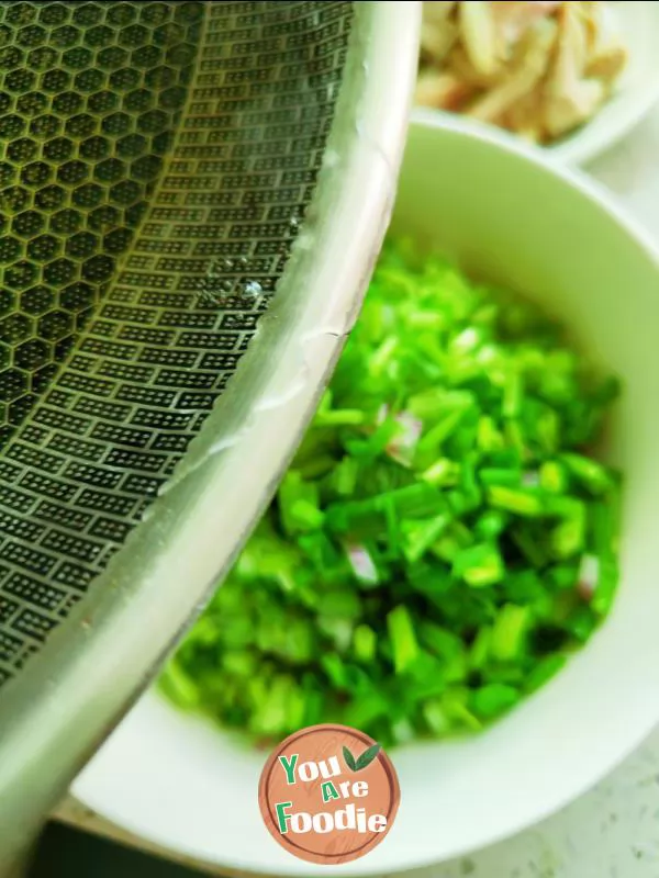 Chicken leg with scallion oil