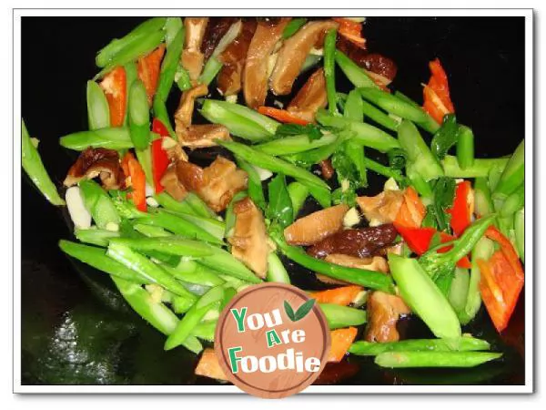 Fried broccoli with mushrooms
