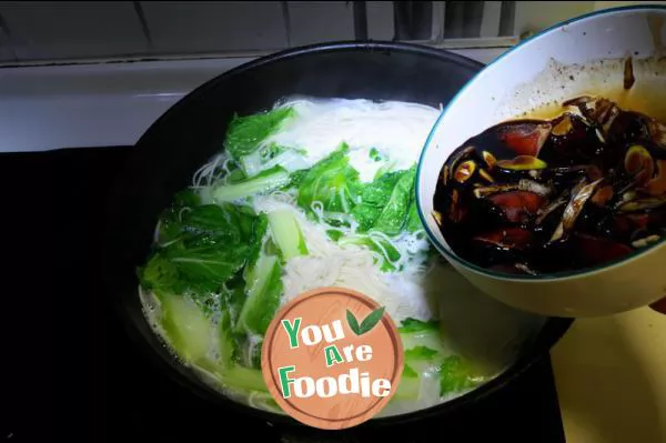 Boiled noodles with mutton