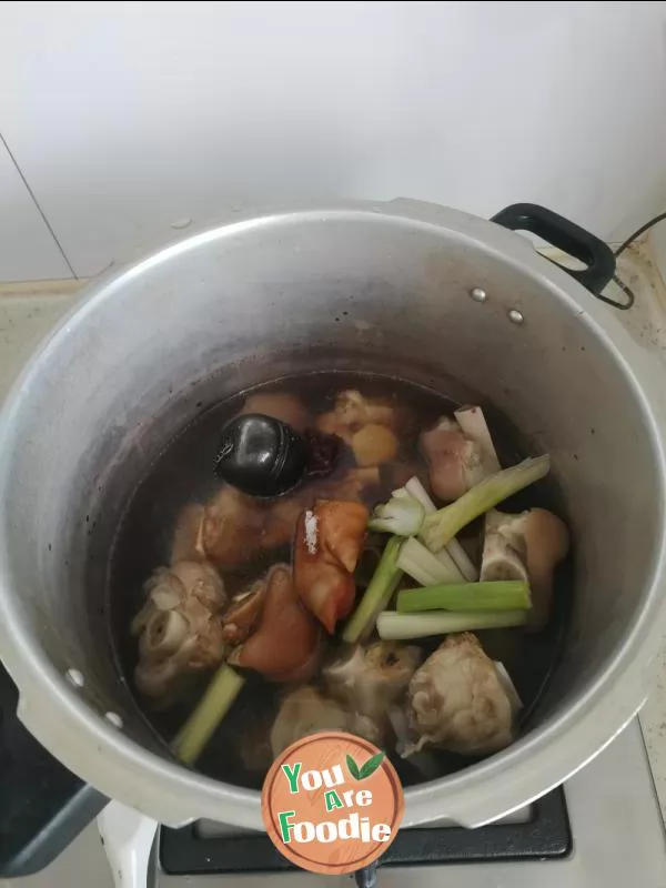 Spicy pig feet
