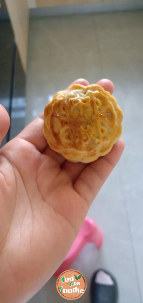 olive nut moon-cake