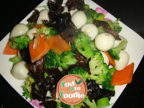 Quail eggs fall in love with Broccoli