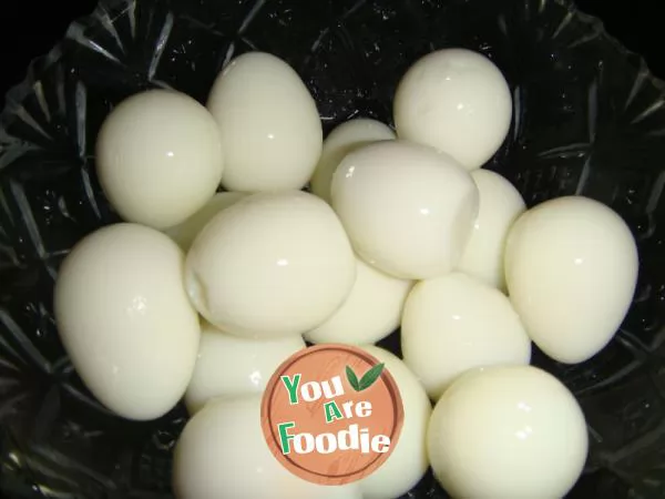Quail eggs fall in love with Broccoli