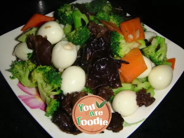 Quail eggs fall in love with Broccoli