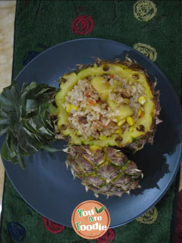 Fried rice with pineapple and chicken