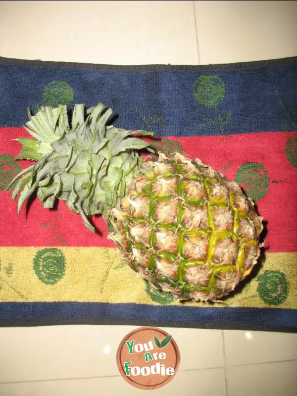 Fried rice with pineapple and chicken