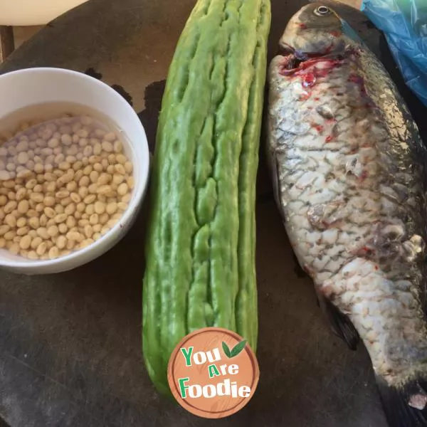 Cold melon and crucian carp soup