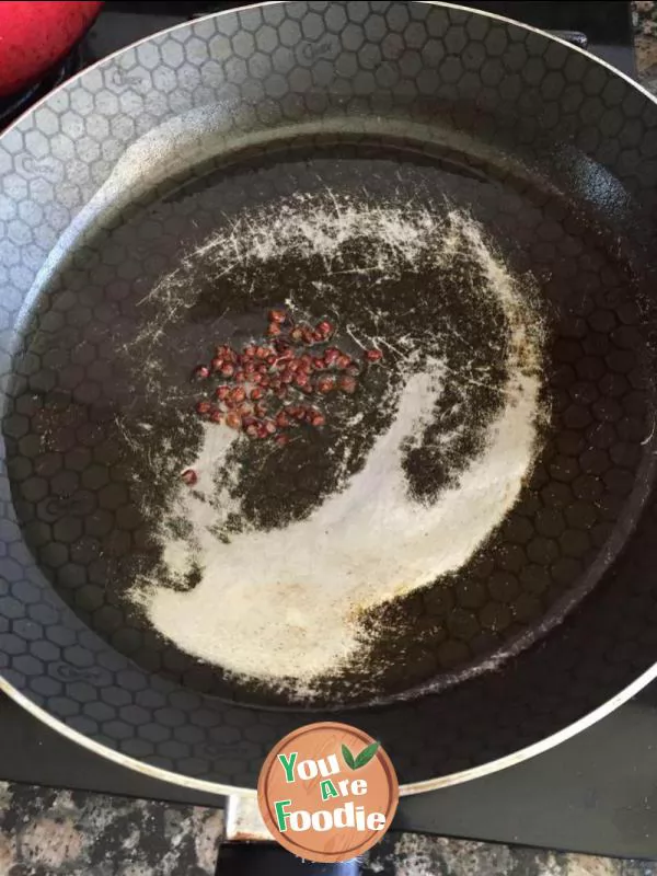 Fried meat noodles with green pepper