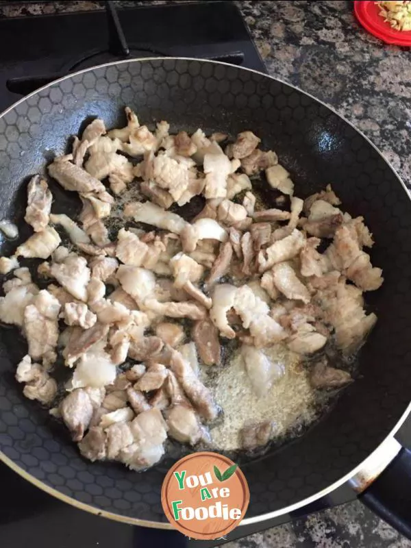 Fried meat noodles with green pepper
