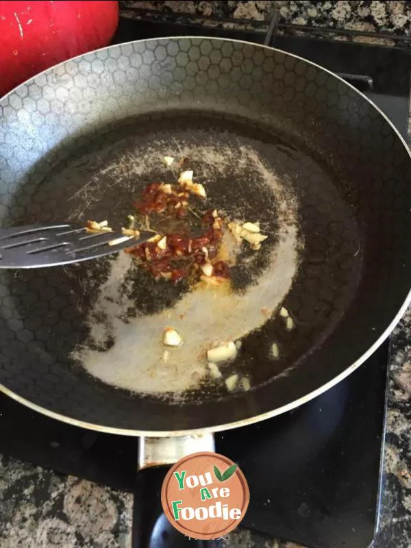 Fried meat noodles with green pepper