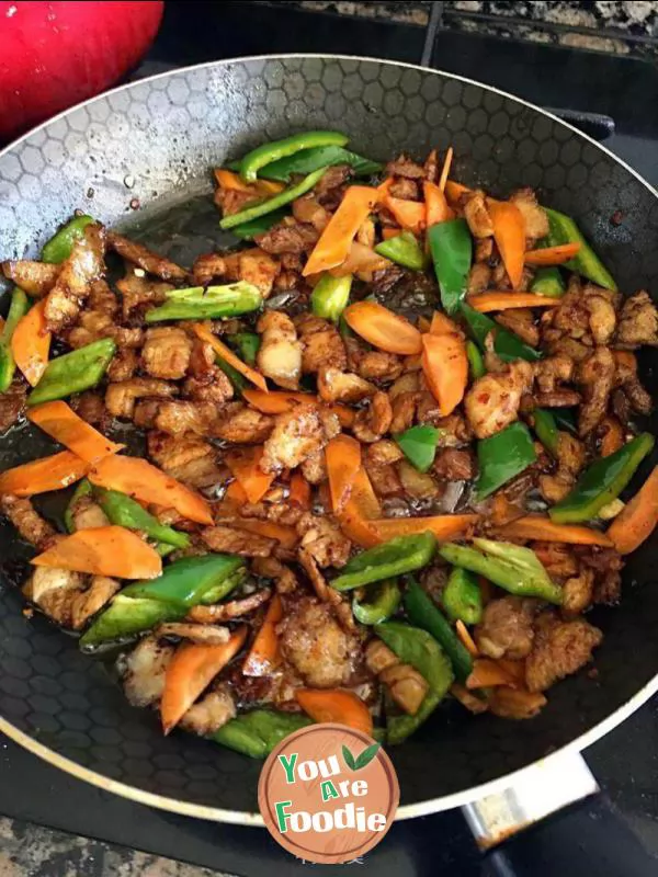 Fried meat noodles with green pepper