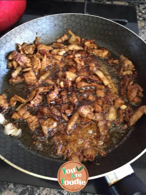 Fried meat noodles with green pepper