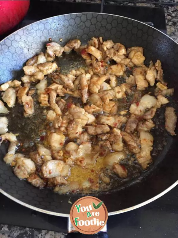 Fried meat noodles with green pepper