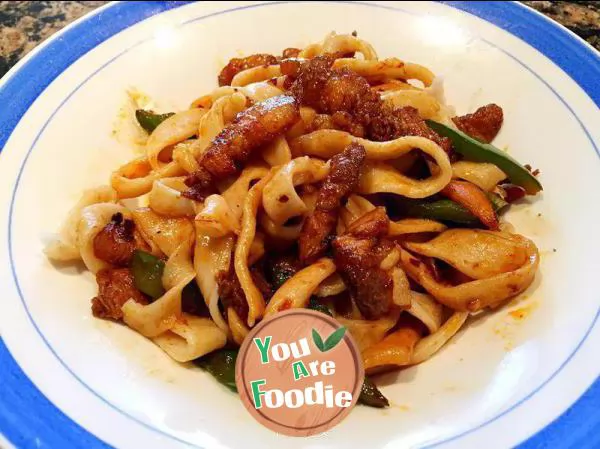 Fried meat noodles with green pepper