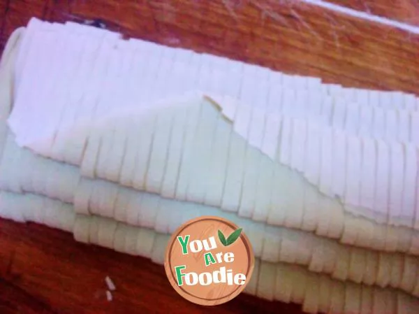 Full of love -- two color hand rolling noodles with meat sauce