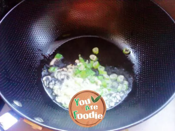 Full of love -- two color hand rolling noodles with meat sauce