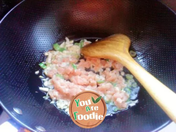 Full of love -- two color hand rolling noodles with meat sauce