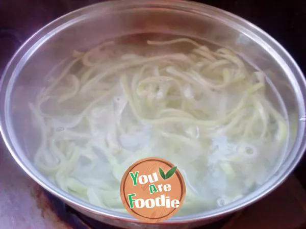 Full of love -- two color hand rolling noodles with meat sauce