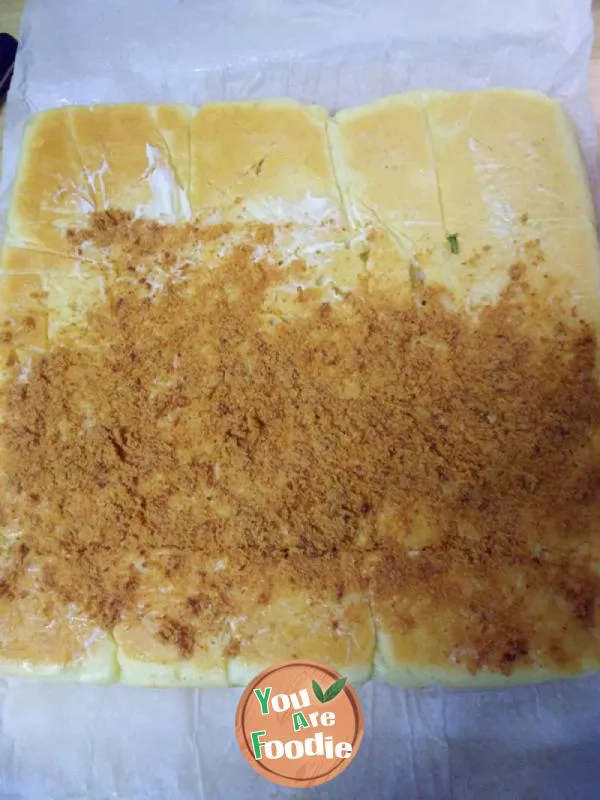 Bread roll with scallion and meat floss