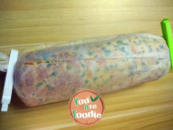 Bread roll with scallion and meat floss