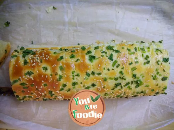 Bread roll with scallion and meat floss
