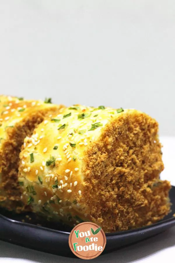Bread roll with scallion and meat floss