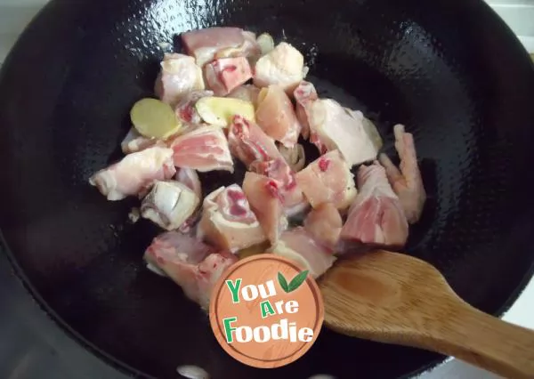 Home style tonic meal in golden autumn --- Chestnut Chicken Rice
