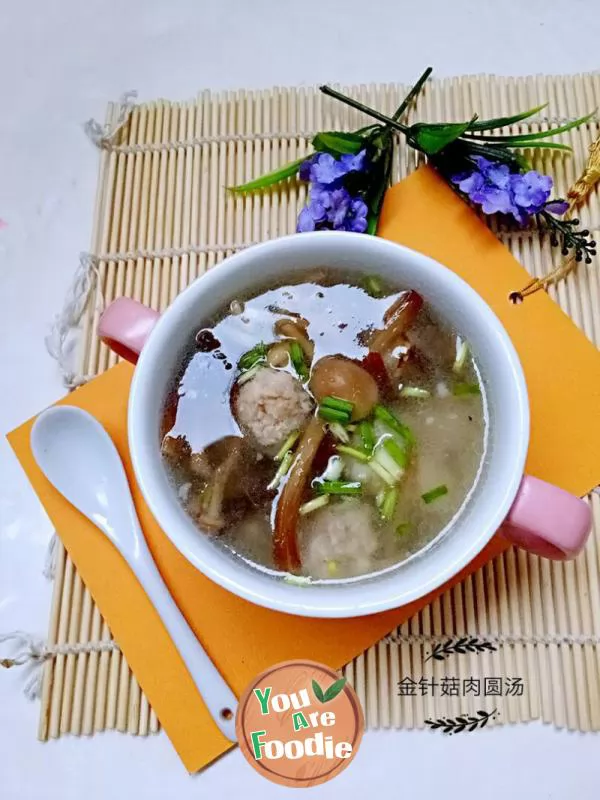 Flammulina velutipes meat ball soup