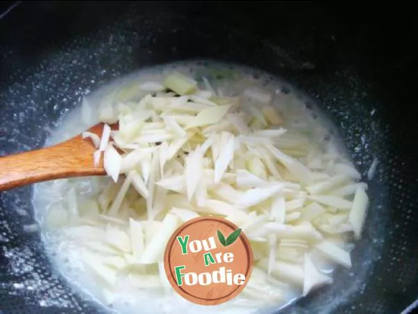 [Shandong cuisine] - cattail in milk soup