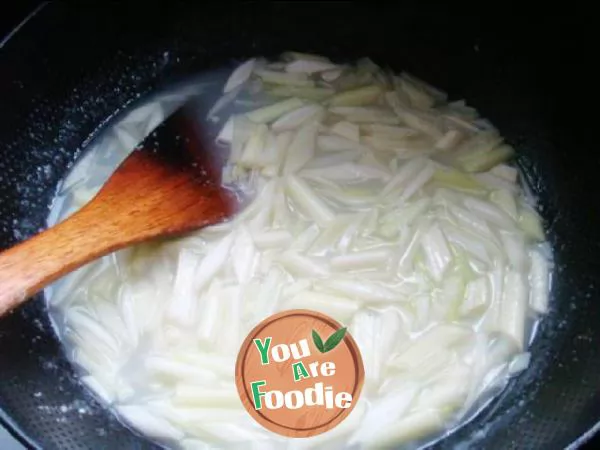 [Shandong cuisine] - cattail in milk soup