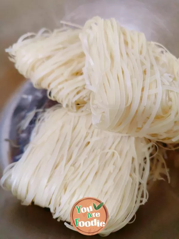 Fried egg and scalded shredded leather