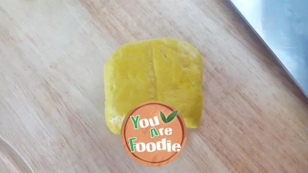 Curcuma bean curd