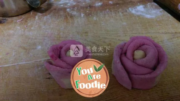 Rose roll (pumpkin, purple potato) steamed bun