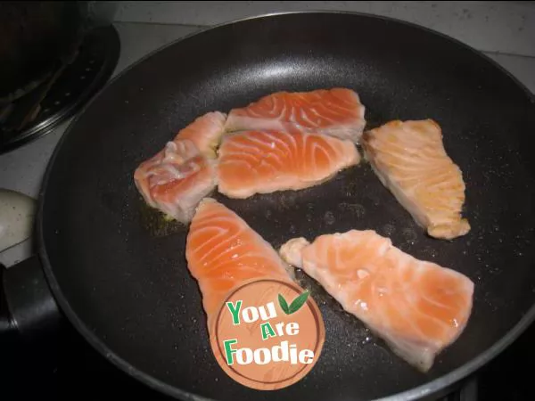 Pan fried salmon with asparagus