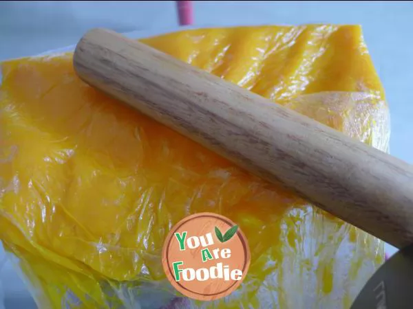 Milk flavored rose steamed bread